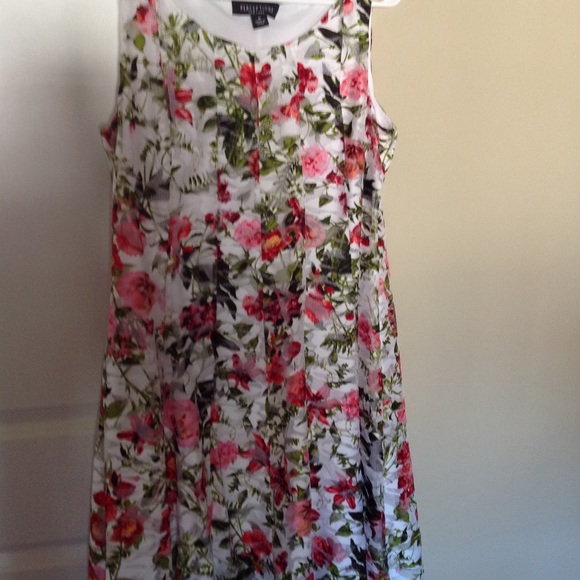 Dress - Picture 3 of 4